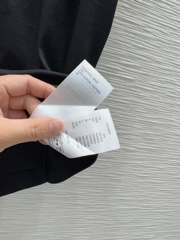 루이비통 스팽글 자수 반팔 티셔츠 001-233632