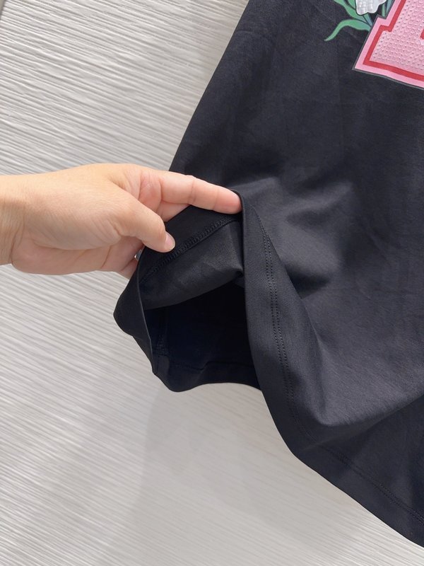 루이비통 스팽글 자수 반팔 티셔츠 001-233632