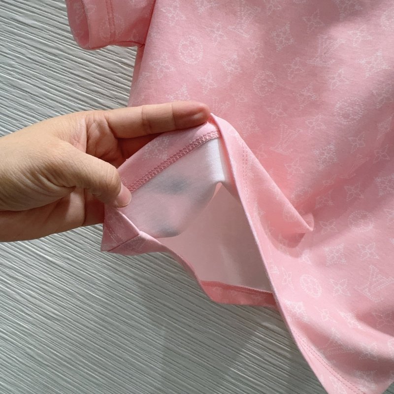 루이비통 여성 핑크 반팔 티셔츠 001-233663