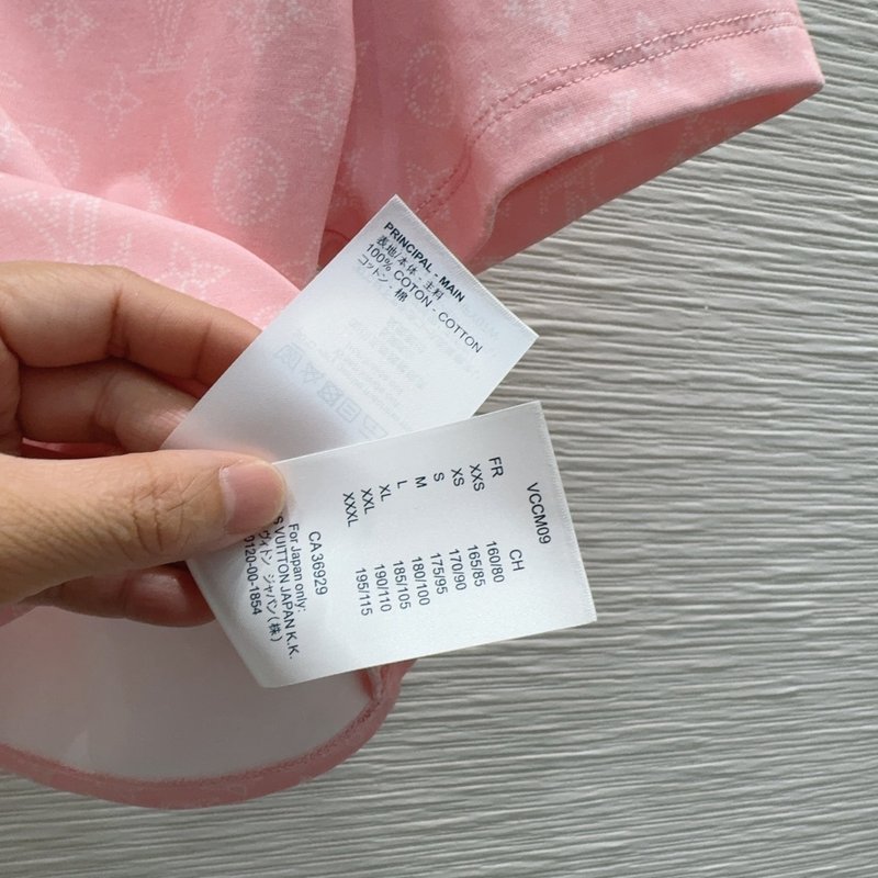 루이비통 여성 핑크 반팔 티셔츠 001-233663