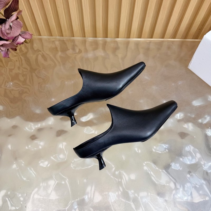 로에베 뉴발 무슬 힐 샌들 001-233692