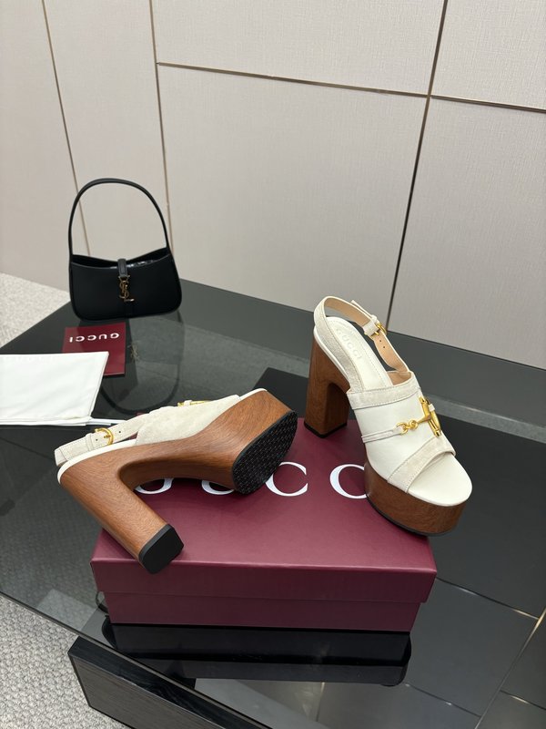 구찌 D 자 말衔扣 양가죽 클립 토 샌들 001-233864
