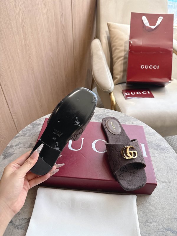 구찌 더블 G 로고 GG 캔버스 샌들 001-233955