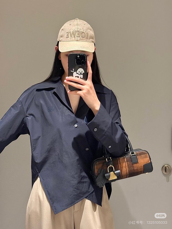 로에베 봄 비대칭 디자인 셔츠 001-234019