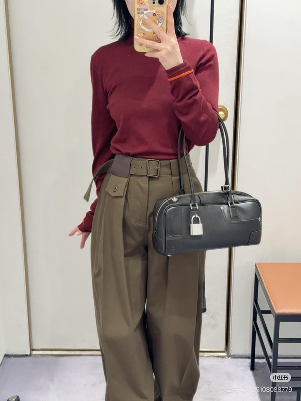 로에베 26 년 신상 올리브그린 와이드 팬츠 001-234250