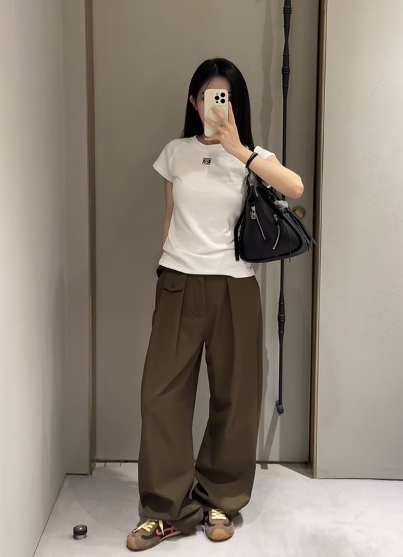 로에베 26 년 신상 올리브그린 와이드 팬츠 001-234250