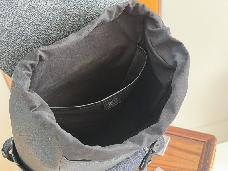 디올 남성용 블랙 그레인 카프스킨 백팩 001-235084