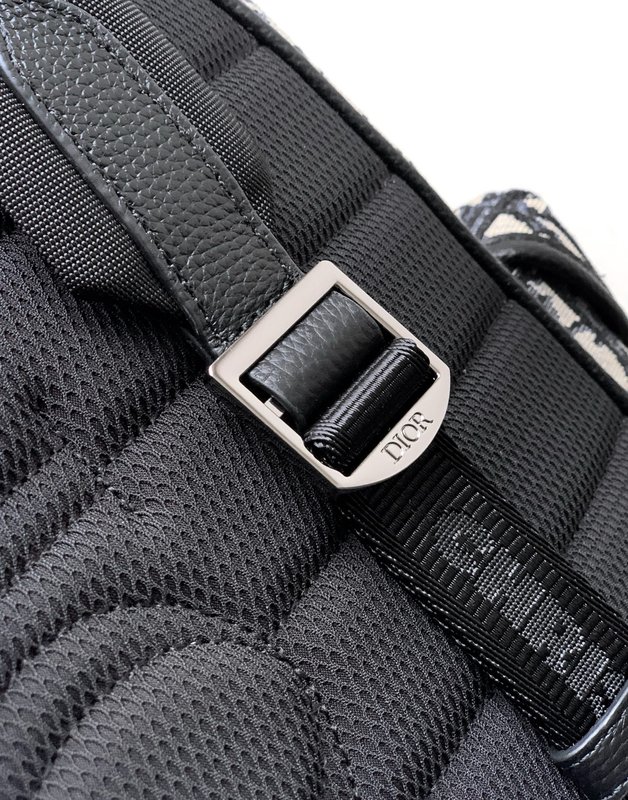 디올 히트 더 로드 플랩 백팩 001-235130