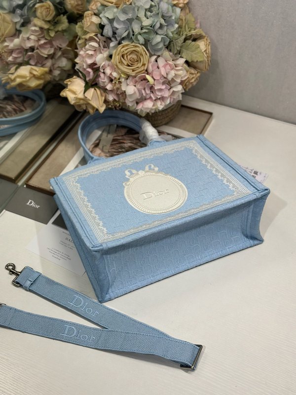 디올 블루 자수 토트백 미디엄 001-235206
