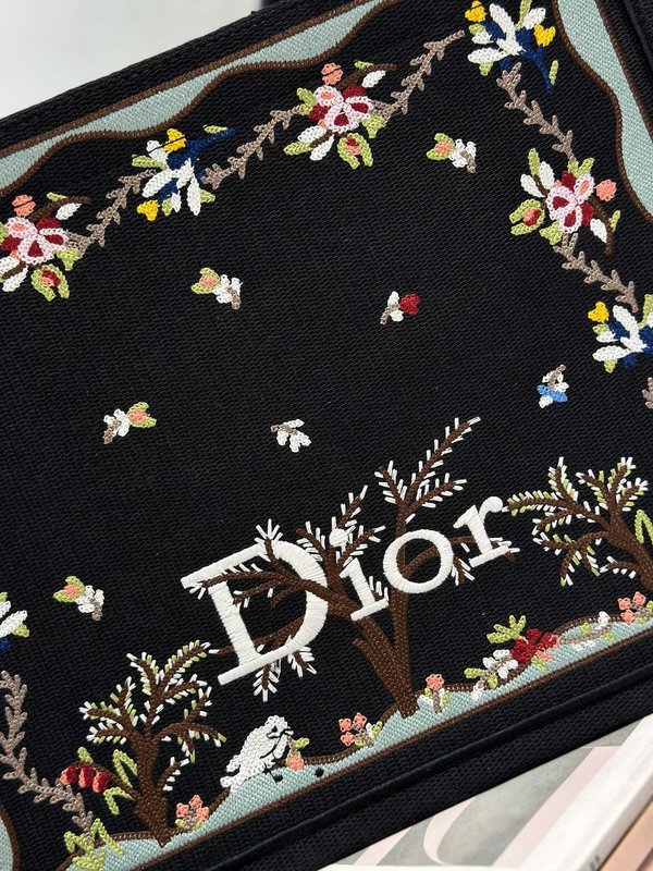 디올 북토트 백 숄더스트랩 포함 미디엄 001-235294