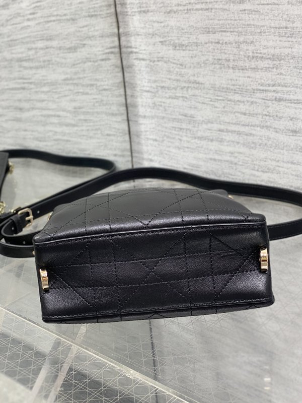 디올 블랙 퀼팅 체인 호보백 001-235386