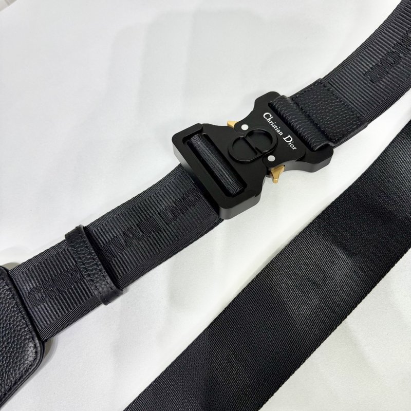 디올 블랙 그레인 카프스킨 새들백 001-235398