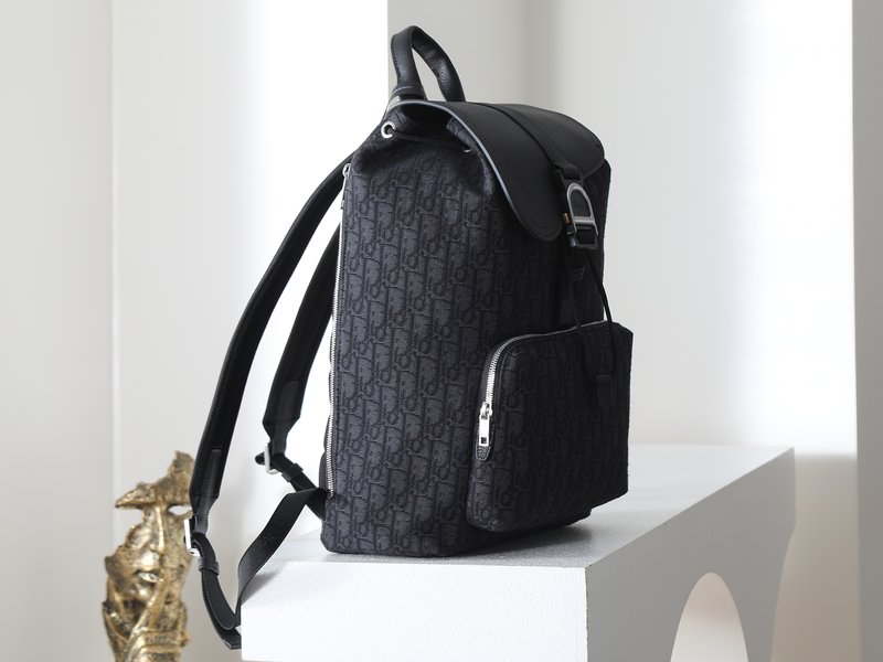 디올 블랙 오블리크 프린트 새들 플랩 백팩 001-235419