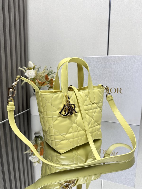 디올 글레이셔 블루 세로형 핸드백 001-235448