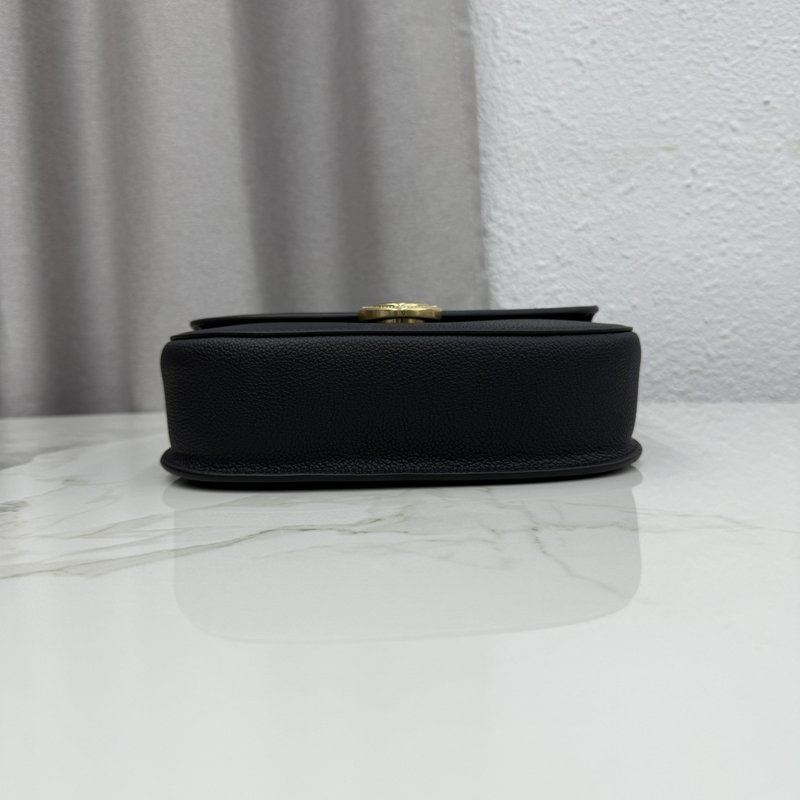 디올 메달리온 플랩 숄더백 001-235468