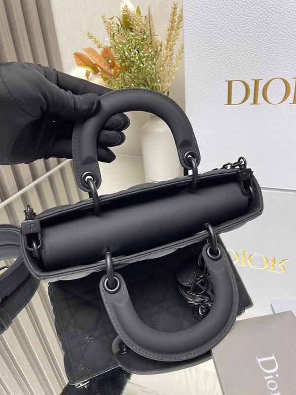 디올 미니 레이디 D-조이 매트 블랙 핸드백 001-235483