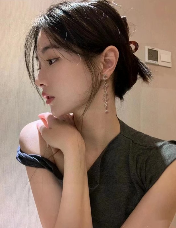 샤넬 스타일 진주 알파벳 프링지 귀걸이 001-235566