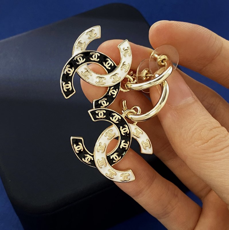 샤넬 스타일 더블 C 에나멜 귀걸이 001-235575