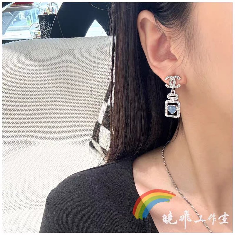 샤넬 스타일 더블 C 로고 드롭 이어링 001-235579
