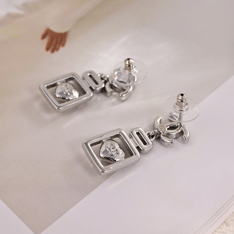 샤넬 스타일 더블 C 로고 드롭 이어링 001-235579