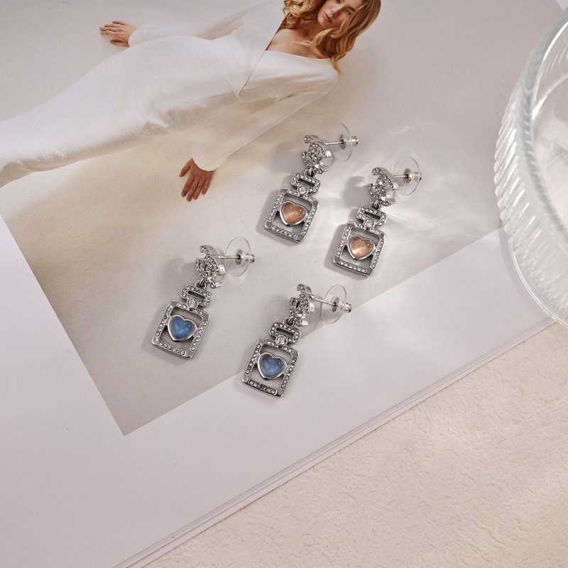 샤넬 스타일 더블 C 로고 드롭 이어링 001-235579