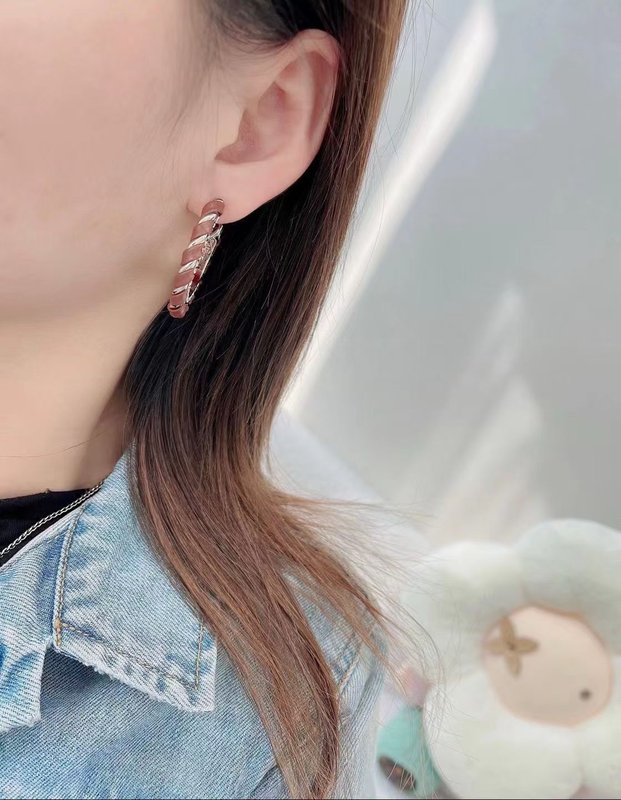 샤넬 메탈 원형 엮이 귀걸이 001-235585