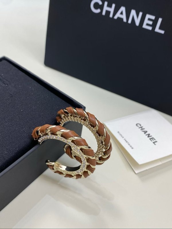 샤넬 메탈 원형 엮이 귀걸이 001-235585