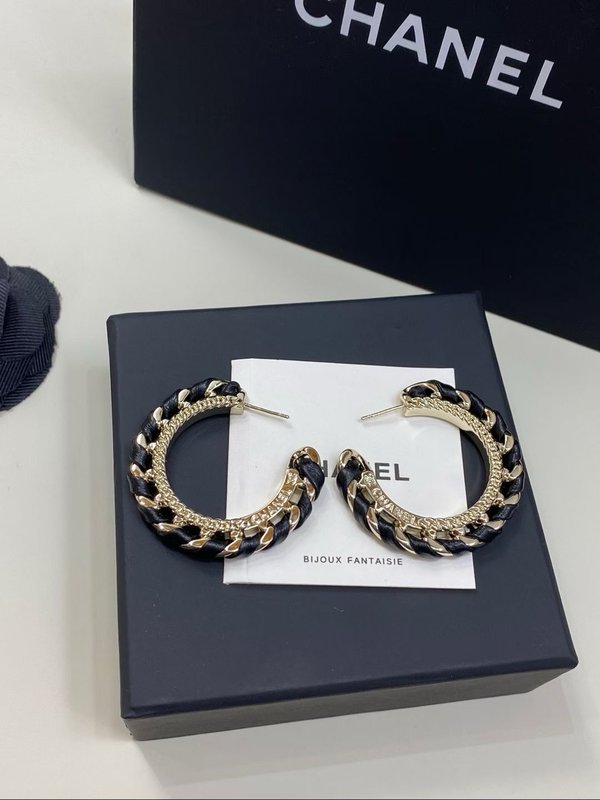 샤넬 메탈 원형 엮이 귀걸이 001-235585