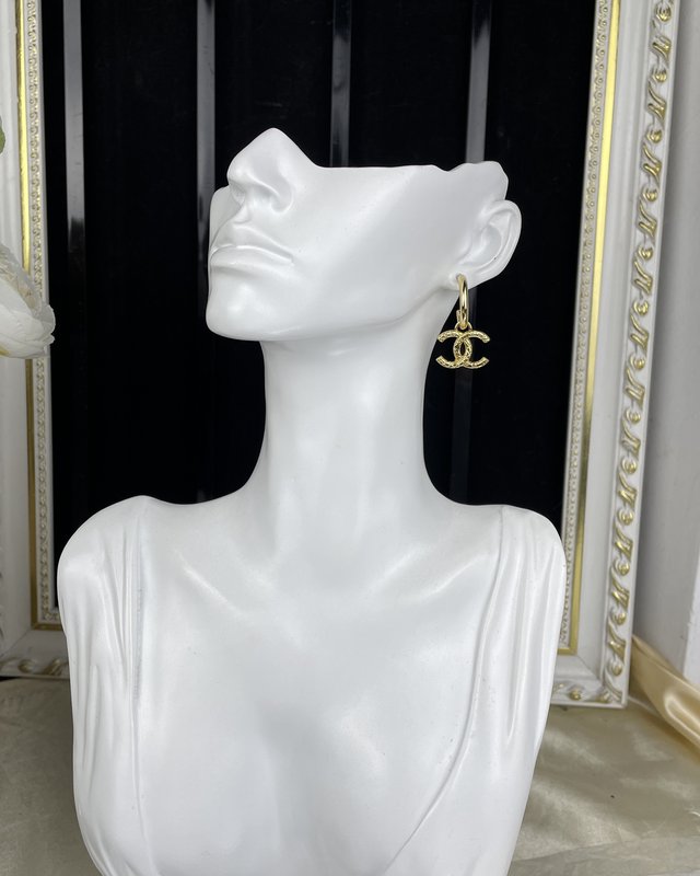 샤넬 스타일 더블 C 퀼팅 부조 이어링 001-235590