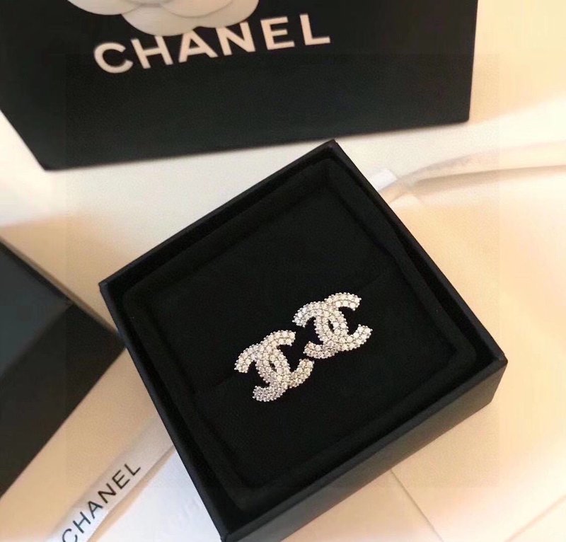 샤넬 스타일 클래식 더블 C 풀 다이아몬드 이어링 001-235598
