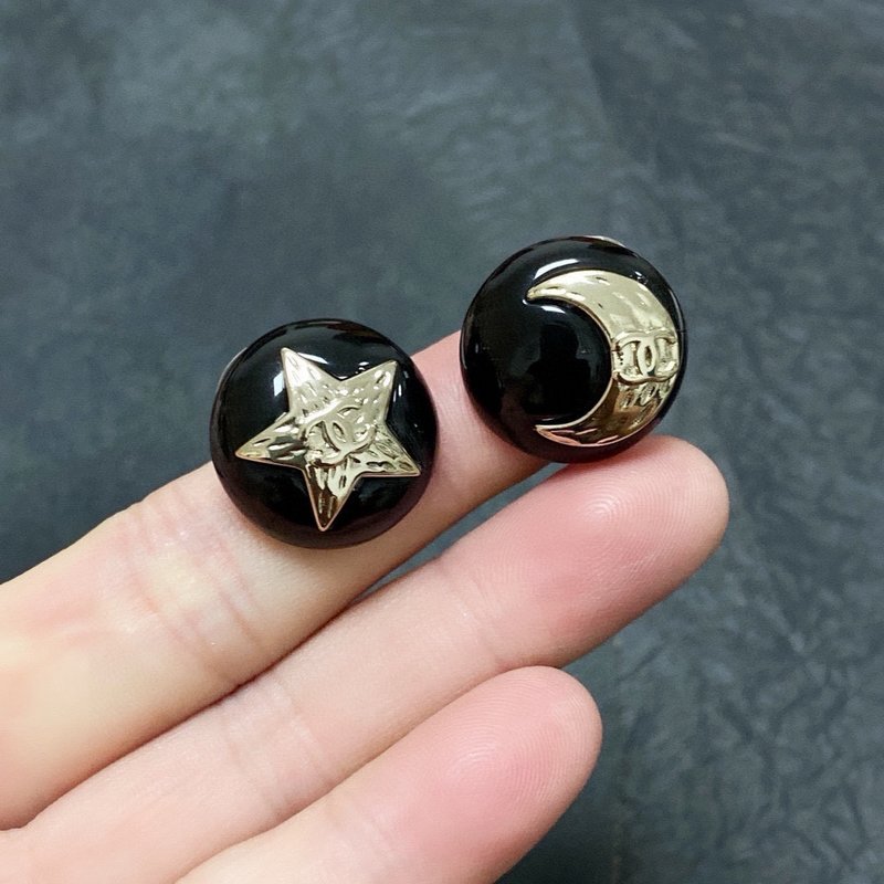 샤넬 스타일 더블 C 별 달 귀걸이 001-235607