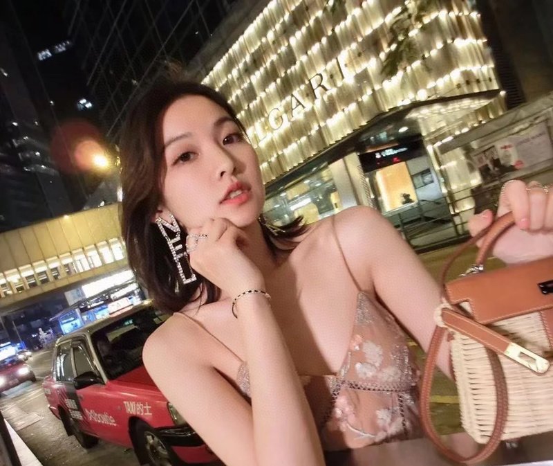 샤넬 클래식 로고 이어링 001-235610