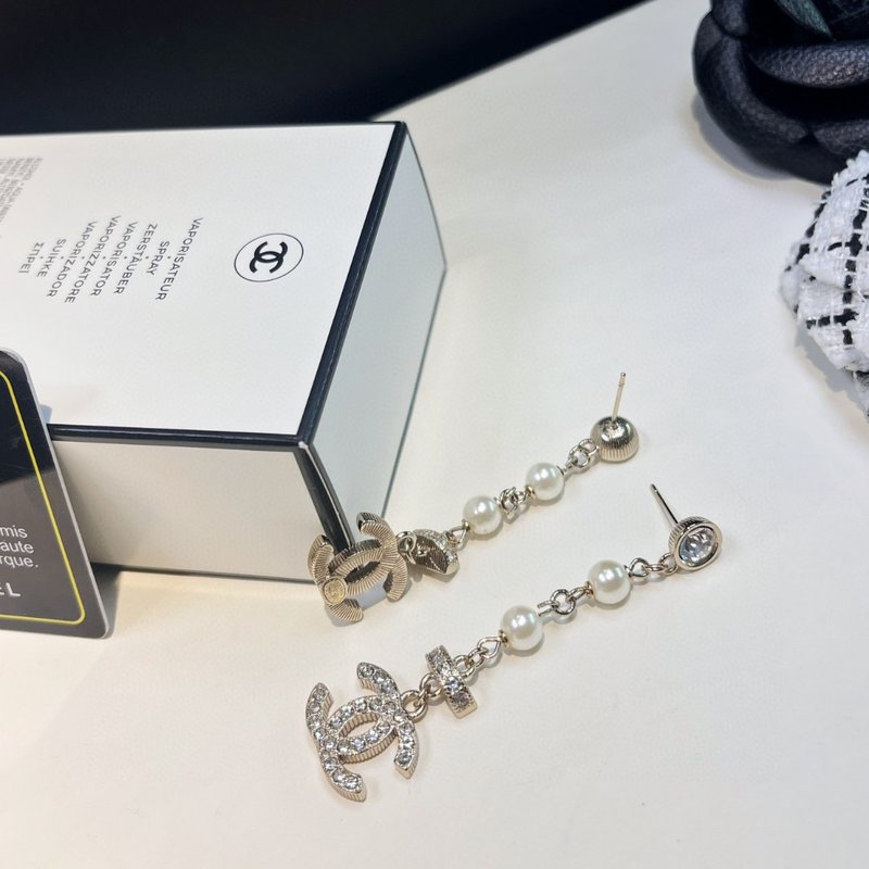샤넬 카멜리아 레터 프링지 진주 귀걸이 001-235622