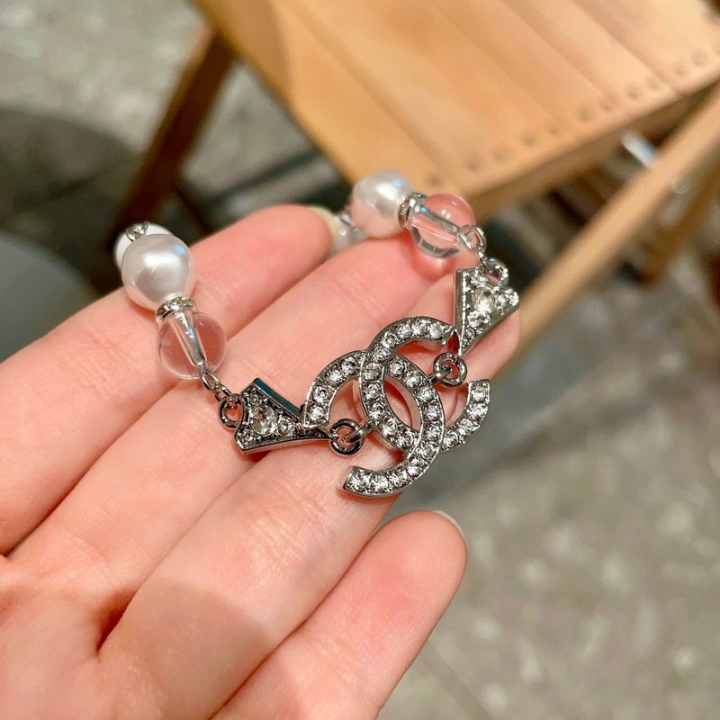 샤넬 빈티지 알파벳 팔찌 001-235637