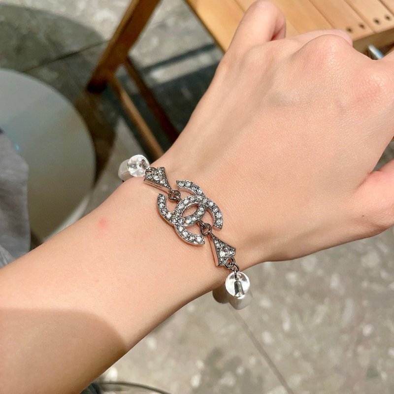 샤넬 빈티지 알파벳 팔찌 001-235637