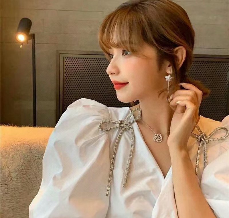 샤넬 카멜리아 시리즈 오픈워크 대형 목걸이 001-235665