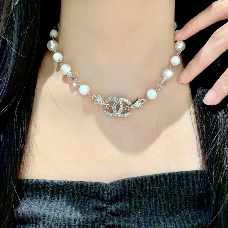 샤넬 빈티지 알파벳 목걸이 001-235671