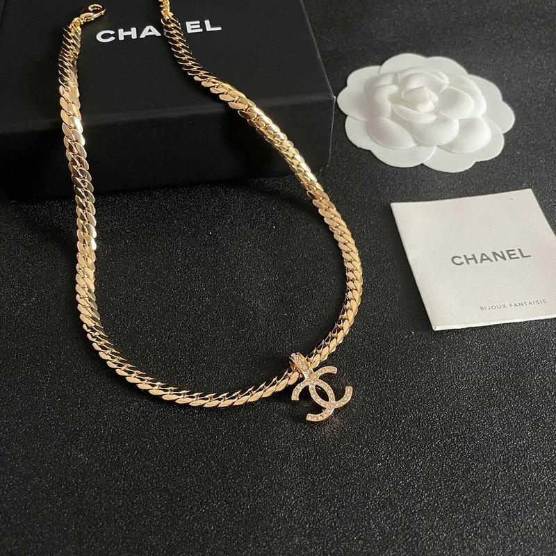샤넬 빈티지 더블 C 로고 목걸이 001-235726