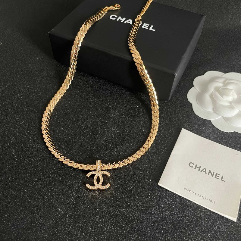 샤넬 빈티지 더블 C 로고 목걸이 001-235726