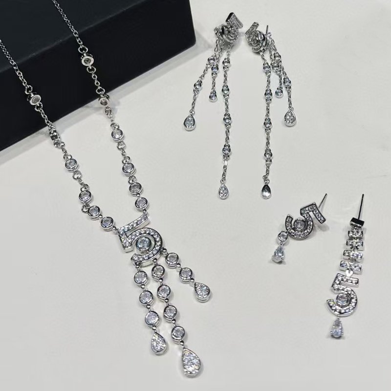 샤넬 N°5 레터 프링지 다이아몬드 목걸이 001-235728