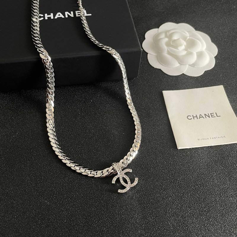 샤넬 빈티지 더블 C 로고 목걸이 001-235732