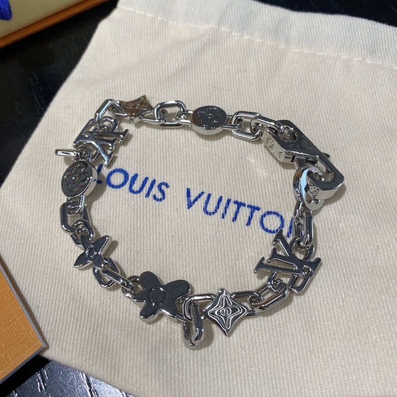 모노그램 크래기 옐로우 브라스 목걸이 001-235750