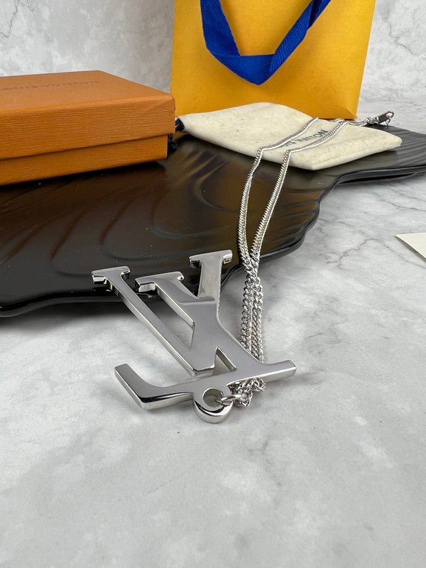 루이 로고 목걸이 대형 001-235832