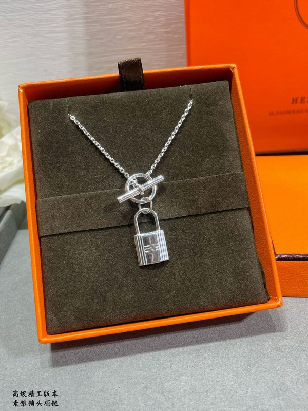 에르메스 실버 락 목걸이 001-236211