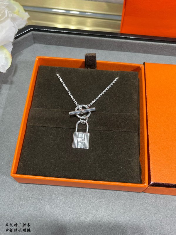 에르메스 실버 락 목걸이 001-236211