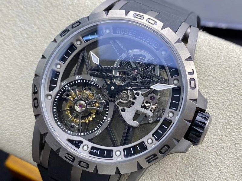 로저드뷔 티타늄 스켈레톤 투어빌롱 시계 001-241605