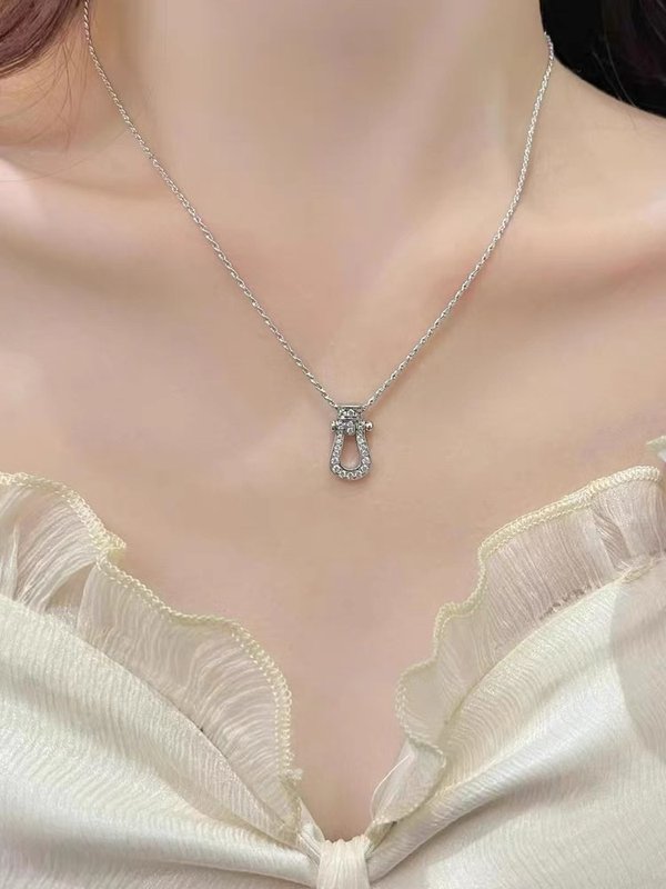 프레드 풀다이아몬드 말발굽 트위스트 목걸이 001-243046