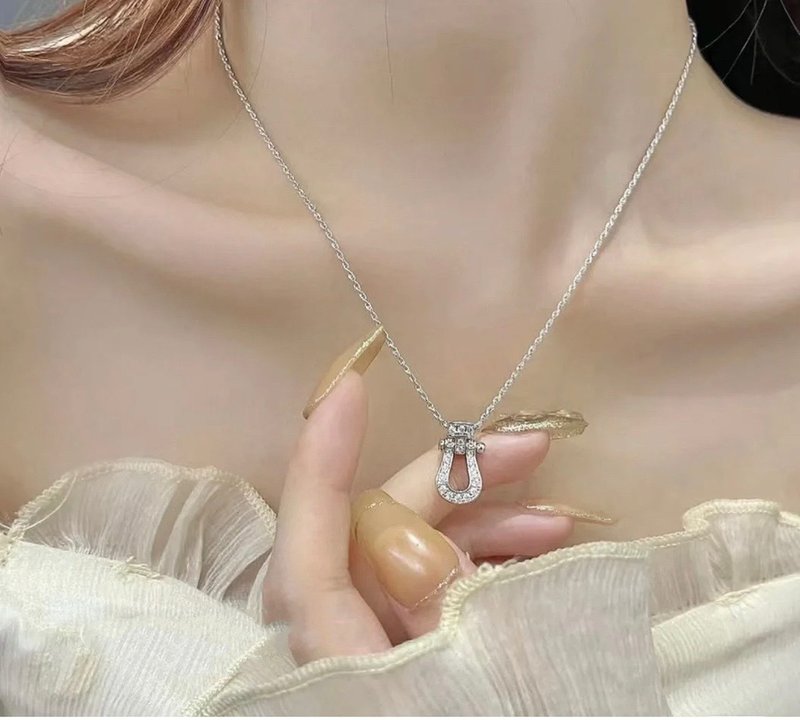 프레드 풀다이아몬드 말발굽 트위스트 목걸이 001-243046