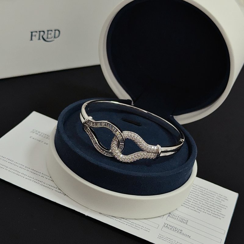 프레드 풀 다이아몬드 말발굽 버클 팔찌 001-243058