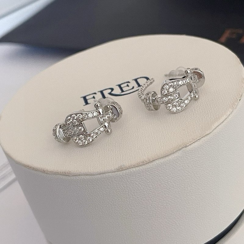 프레드 풀 다이아몬드 말발굽 버클 이어링 001-243065